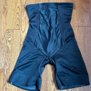 Miraclesuit Black Women’s Body Shaper SZ Large